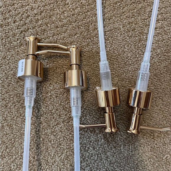 Williams Sonoma Gold Pump Dispenser โ HFGOLDPUMP (SKU# 6326999) Replacement - Picture 1 of 3